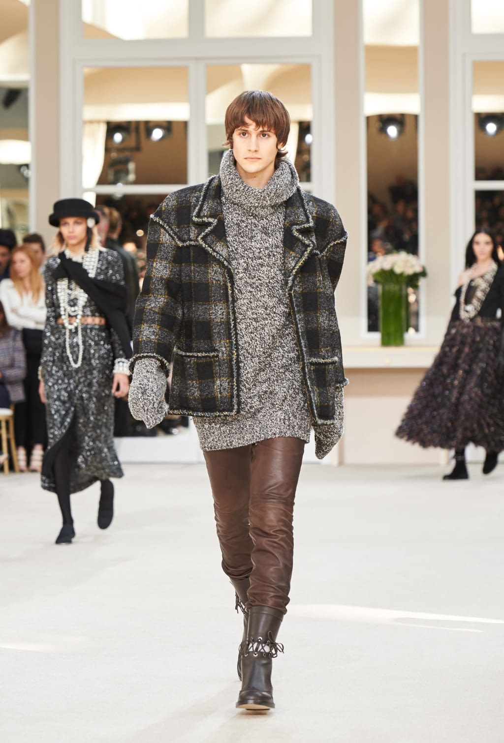 Fashion Week Paris Fall/Winter 2016 look 77 from the Chanel collection womenswear