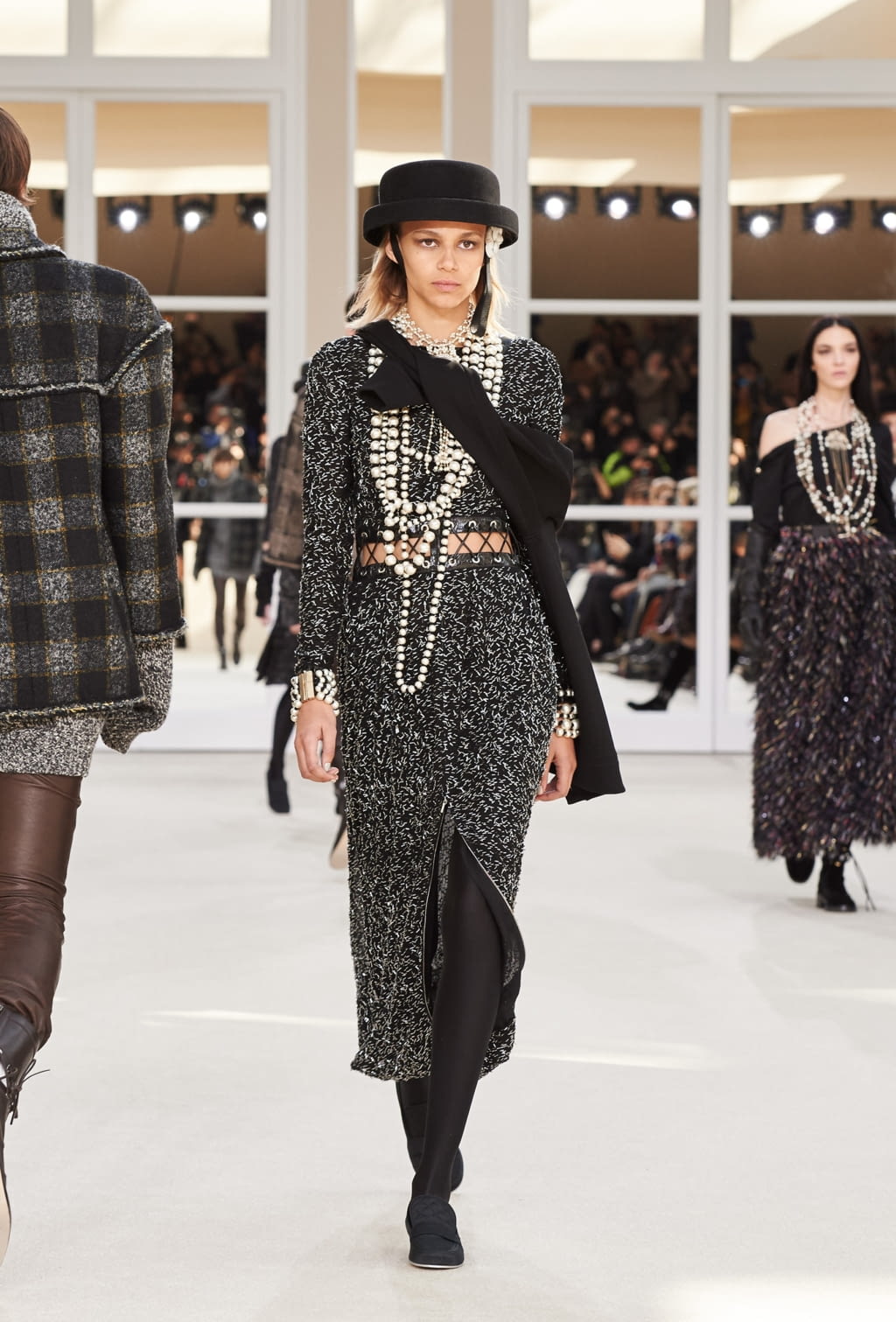 Fashion Week Paris Fall/Winter 2016 look 78 de la collection Chanel womenswear