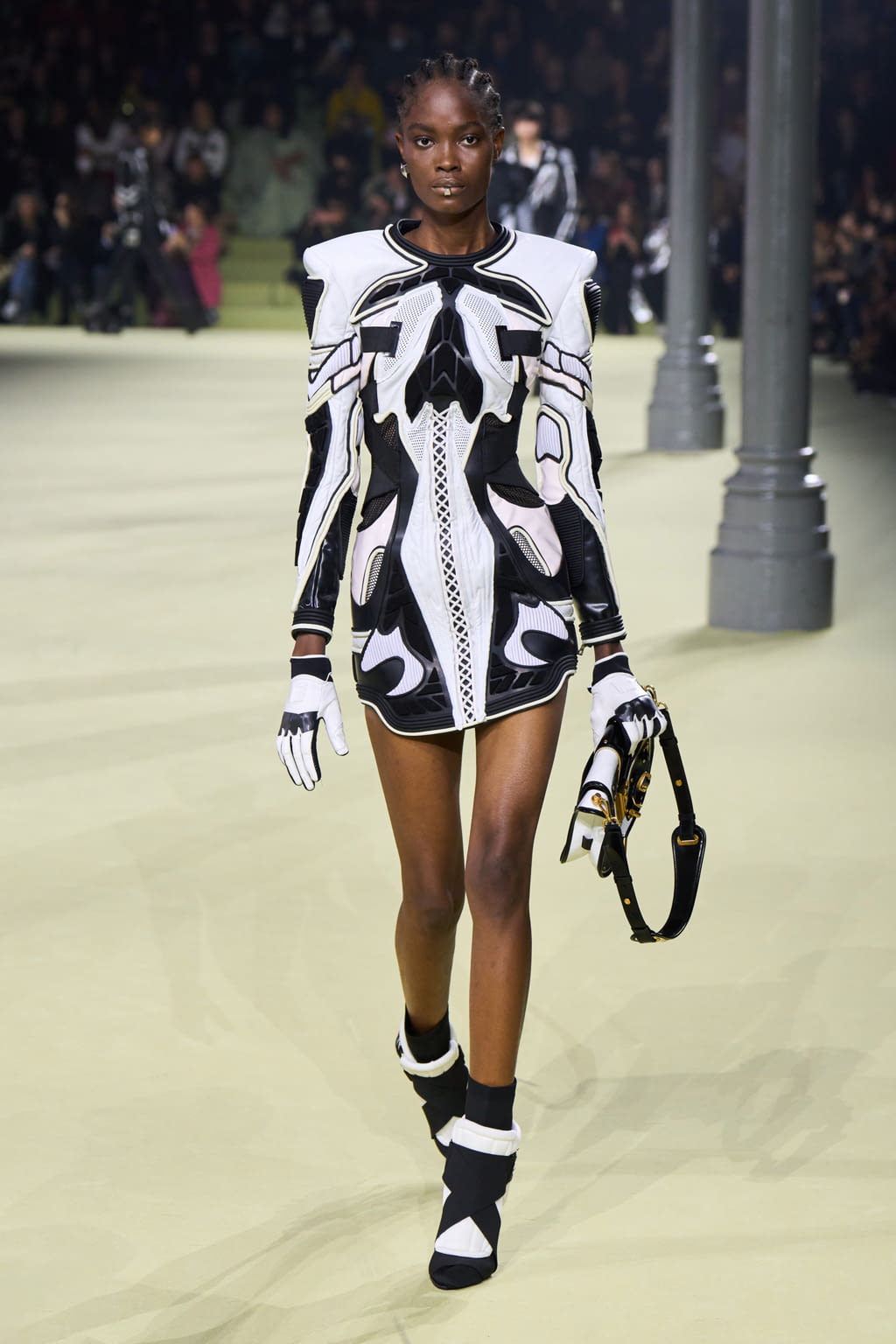 Fashion Week Paris Fall/Winter 2022 look 78 from the Balmain collection 女装
