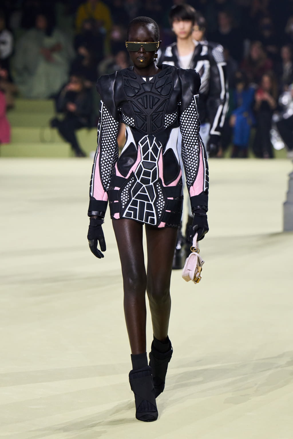 Fashion Week Paris Fall/Winter 2022 look 79 from the Balmain collection 女装
