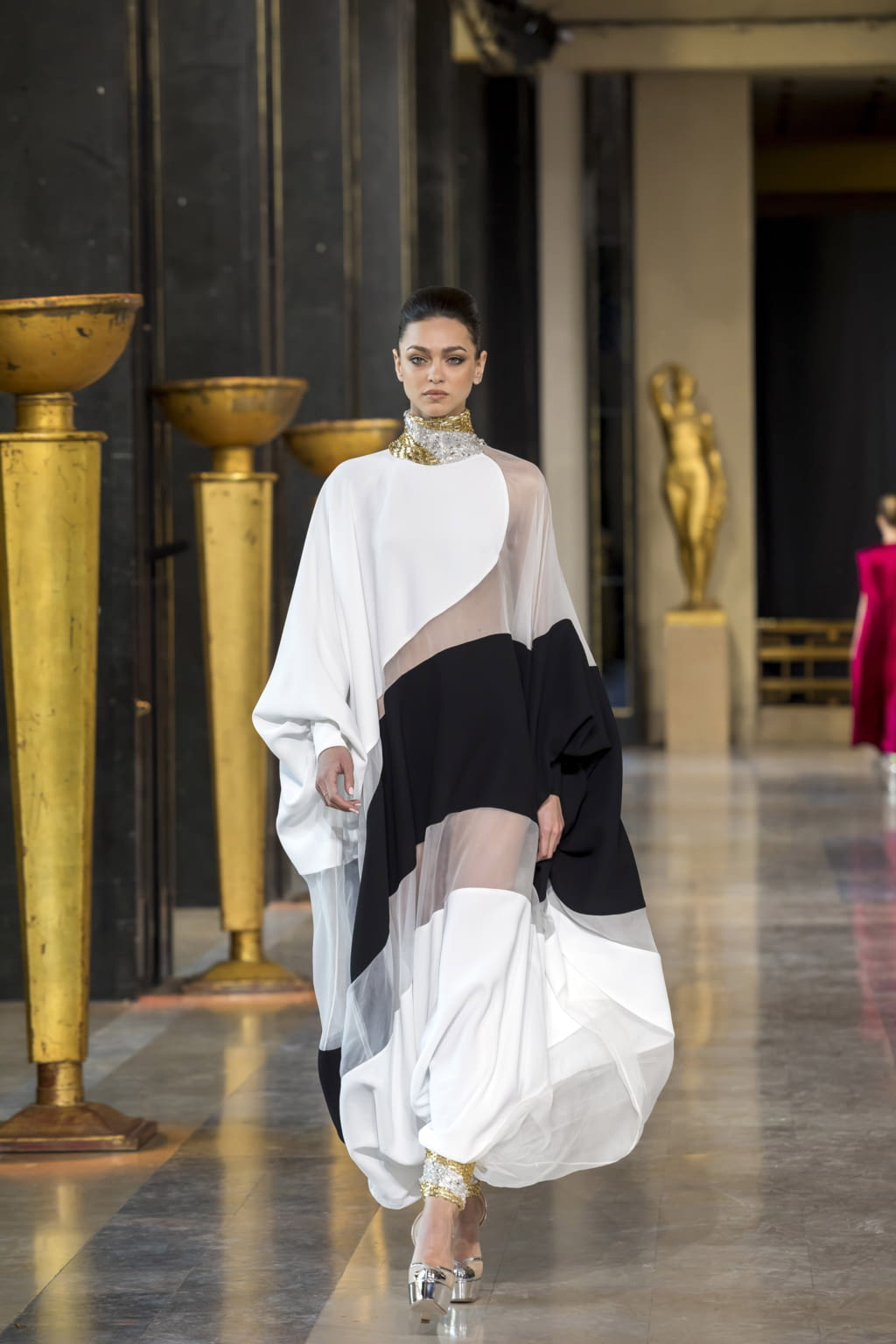 Fashion Week Paris Spring/Summer 2020 look 8 from the Stephane Rolland collection couture