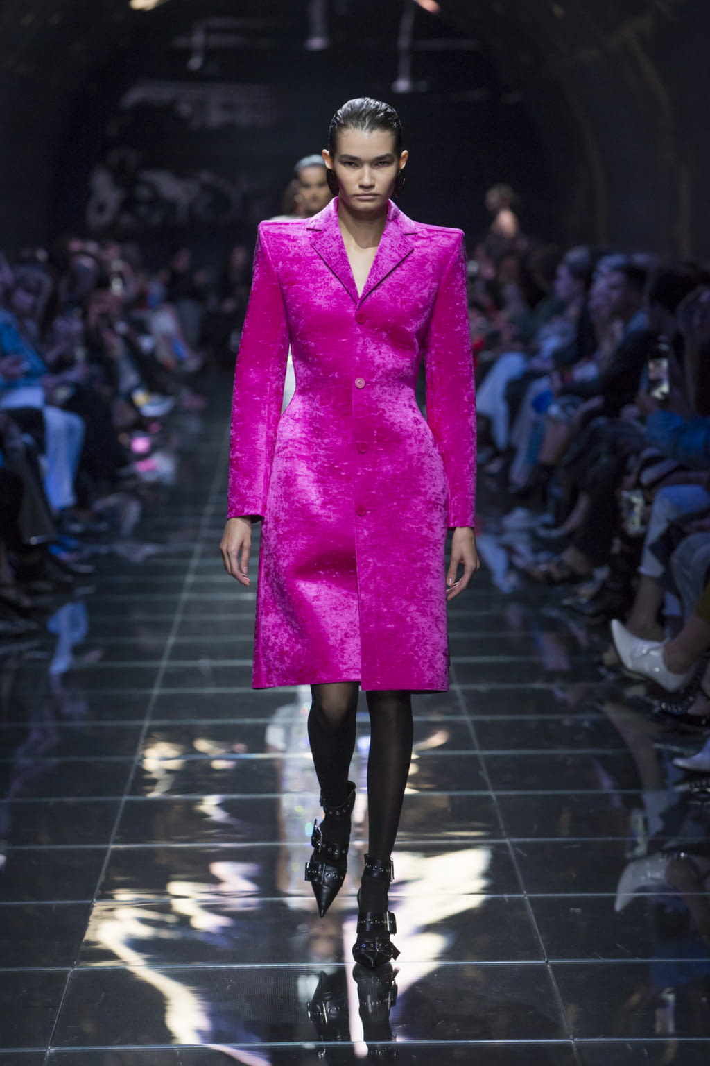 Energizar Numérico Pensar Balenciaga S/S19 womenswear #8 - The Fashion Search Engine - TAGWALK