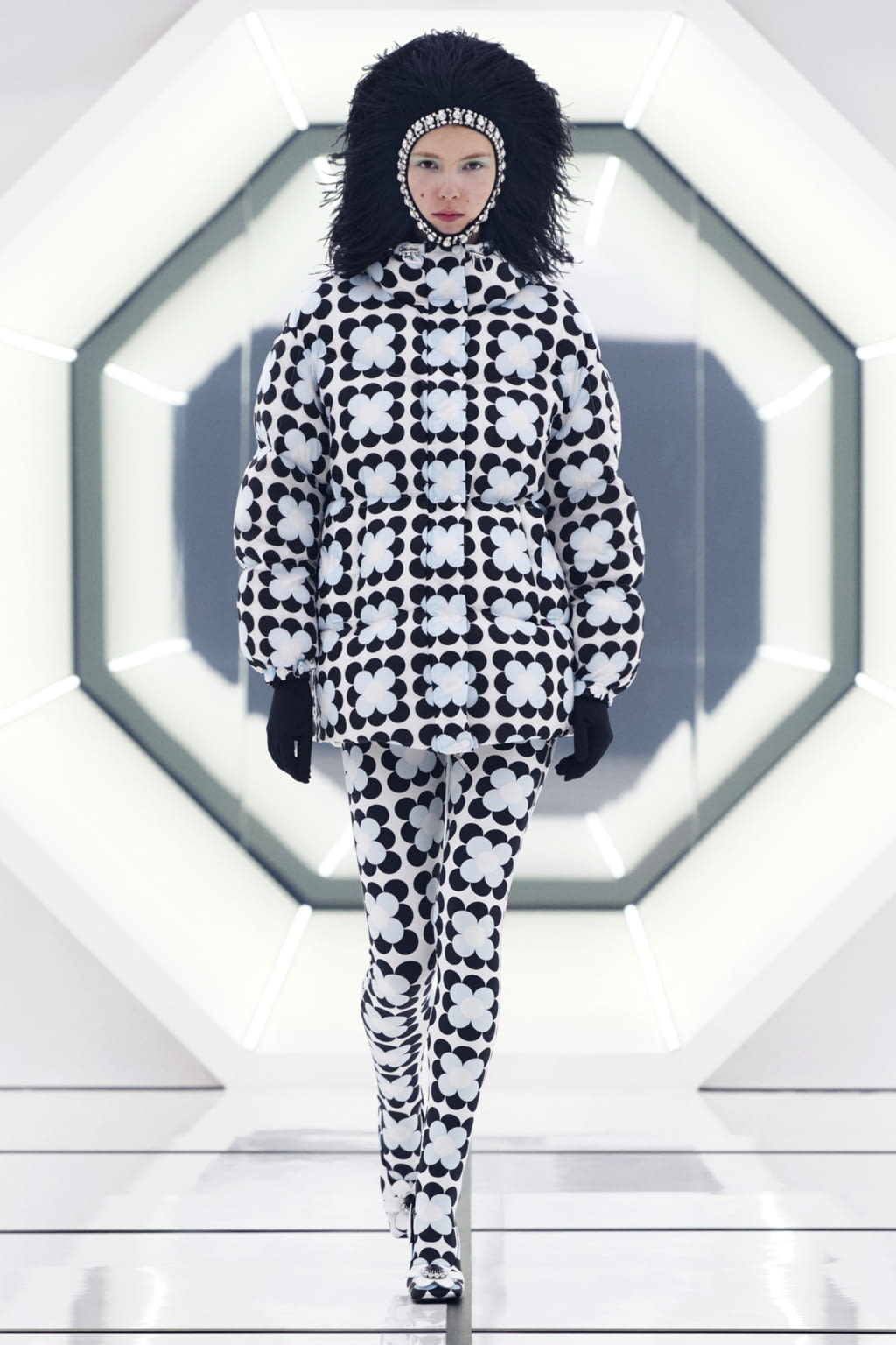 Fashion Week Milan Fall/Winter 2020 look 1 de la collection 8 Moncler Richard Quinn womenswear