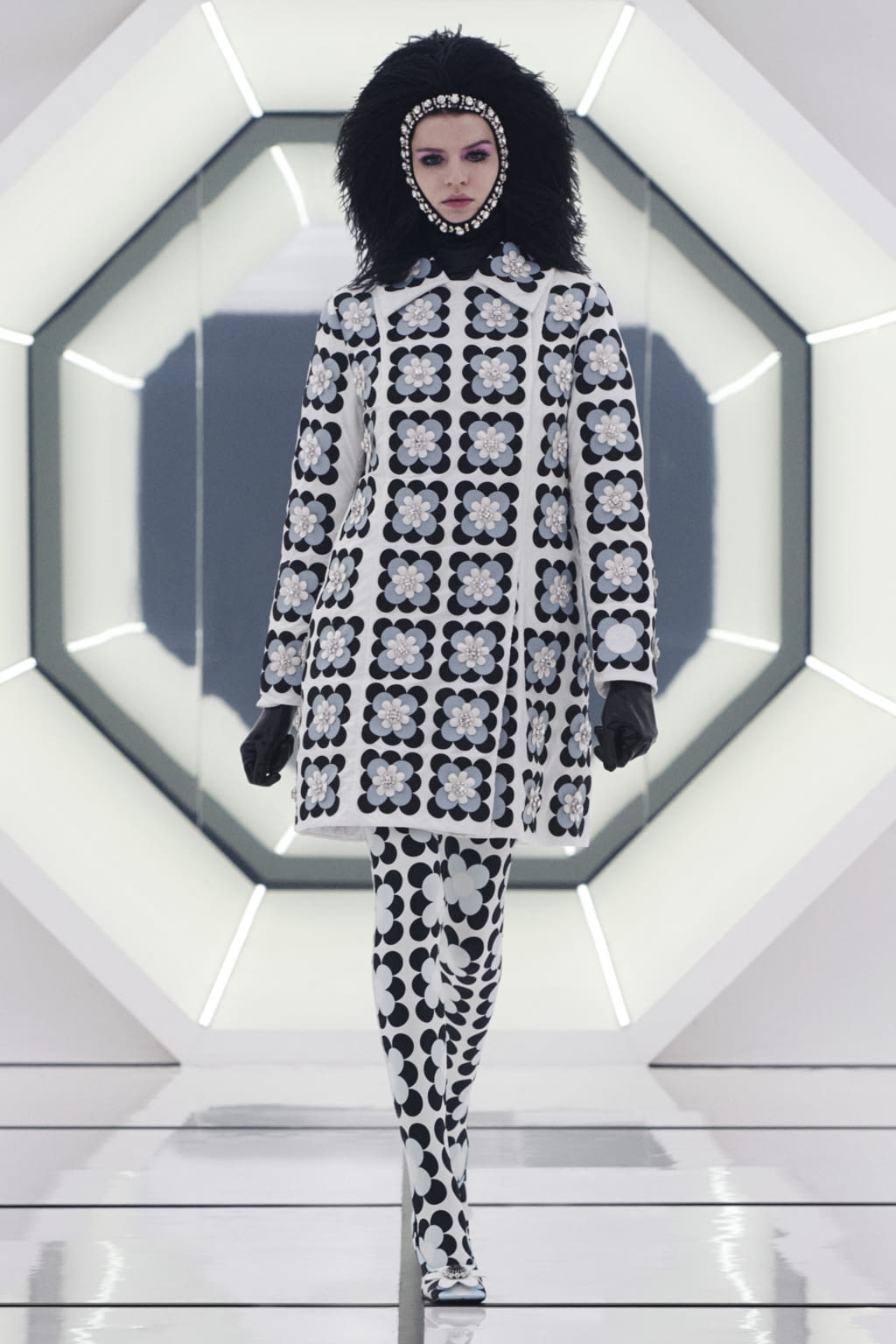 Fashion Week Milan Fall/Winter 2020 look 5 de la collection 8 Moncler Richard Quinn womenswear