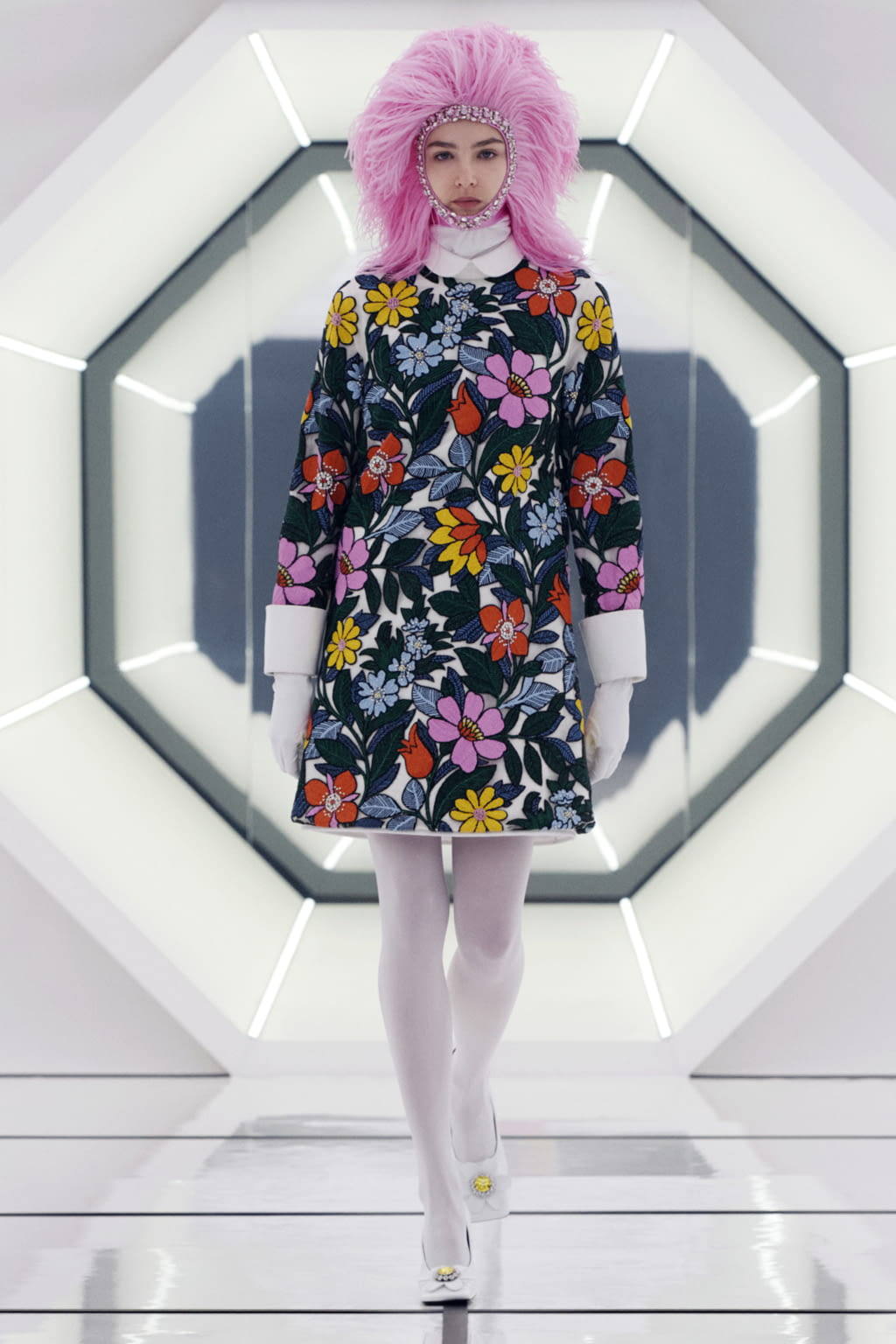 Fashion Week Milan Fall/Winter 2020 look 7 de la collection 8 Moncler Richard Quinn womenswear