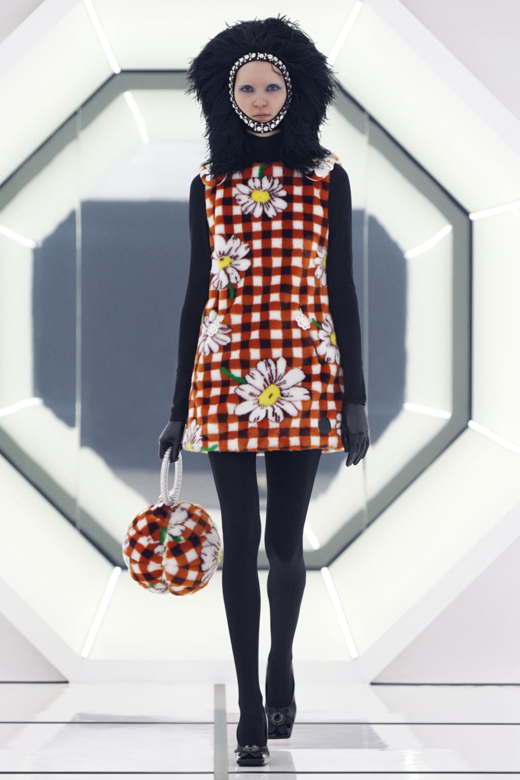 Fashion Week Milan Fall/Winter 2020 look 9 de la collection 8 Moncler Richard Quinn womenswear