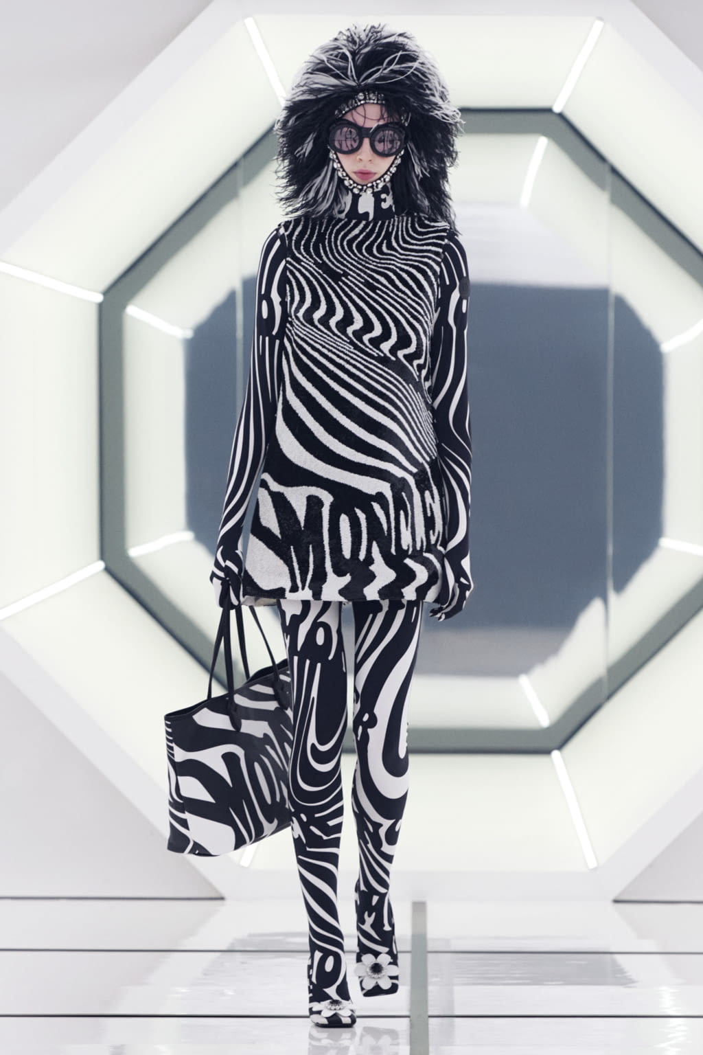 Fashion Week Milan Fall/Winter 2020 look 11 de la collection 8 Moncler Richard Quinn womenswear