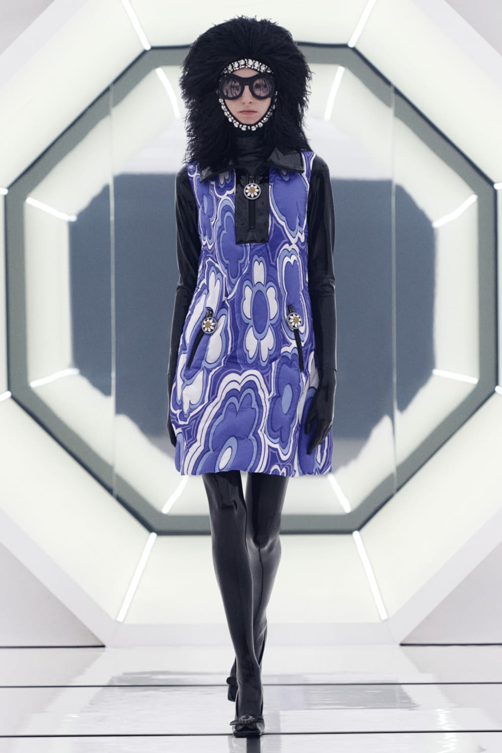 Fashion Week Milan Fall/Winter 2020 look 15 de la collection 8 Moncler Richard Quinn womenswear