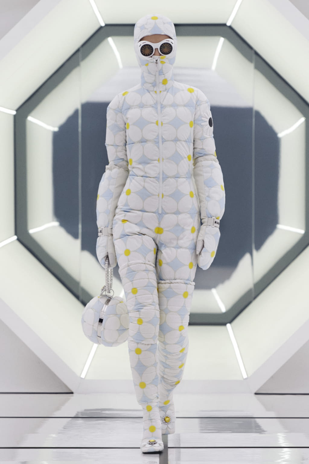 Fashion Week Milan Fall/Winter 2020 look 17 from the 8 Moncler Richard Quinn collection womenswear