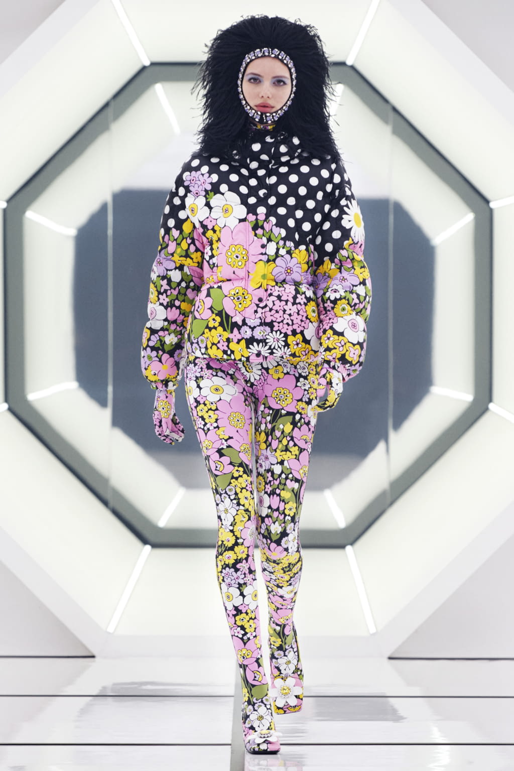 Fashion Week Milan Fall/Winter 2020 look 21 de la collection 8 Moncler Richard Quinn womenswear