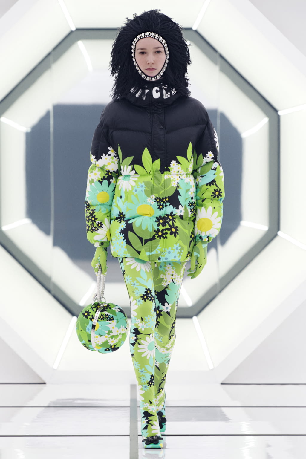 Fashion Week Milan Fall/Winter 2020 look 22 de la collection 8 Moncler Richard Quinn womenswear
