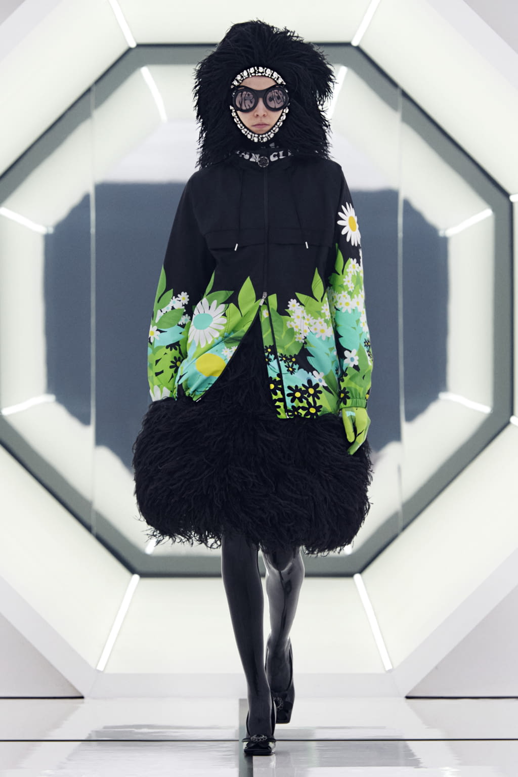 Fashion Week Milan Fall/Winter 2020 look 23 from the 8 Moncler Richard Quinn collection 女装