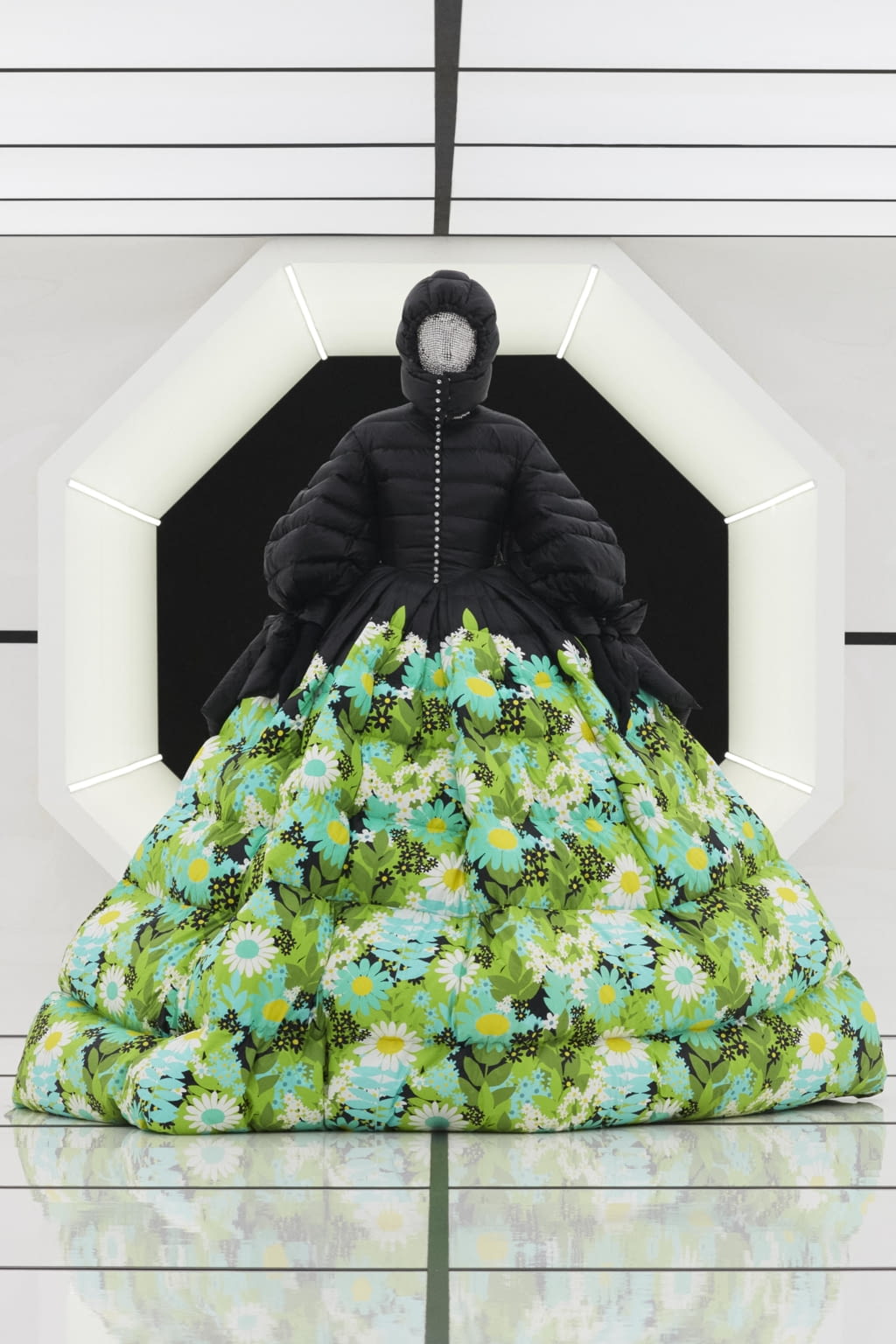 Fashion Week Milan Fall/Winter 2020 look 28 de la collection 8 Moncler Richard Quinn womenswear