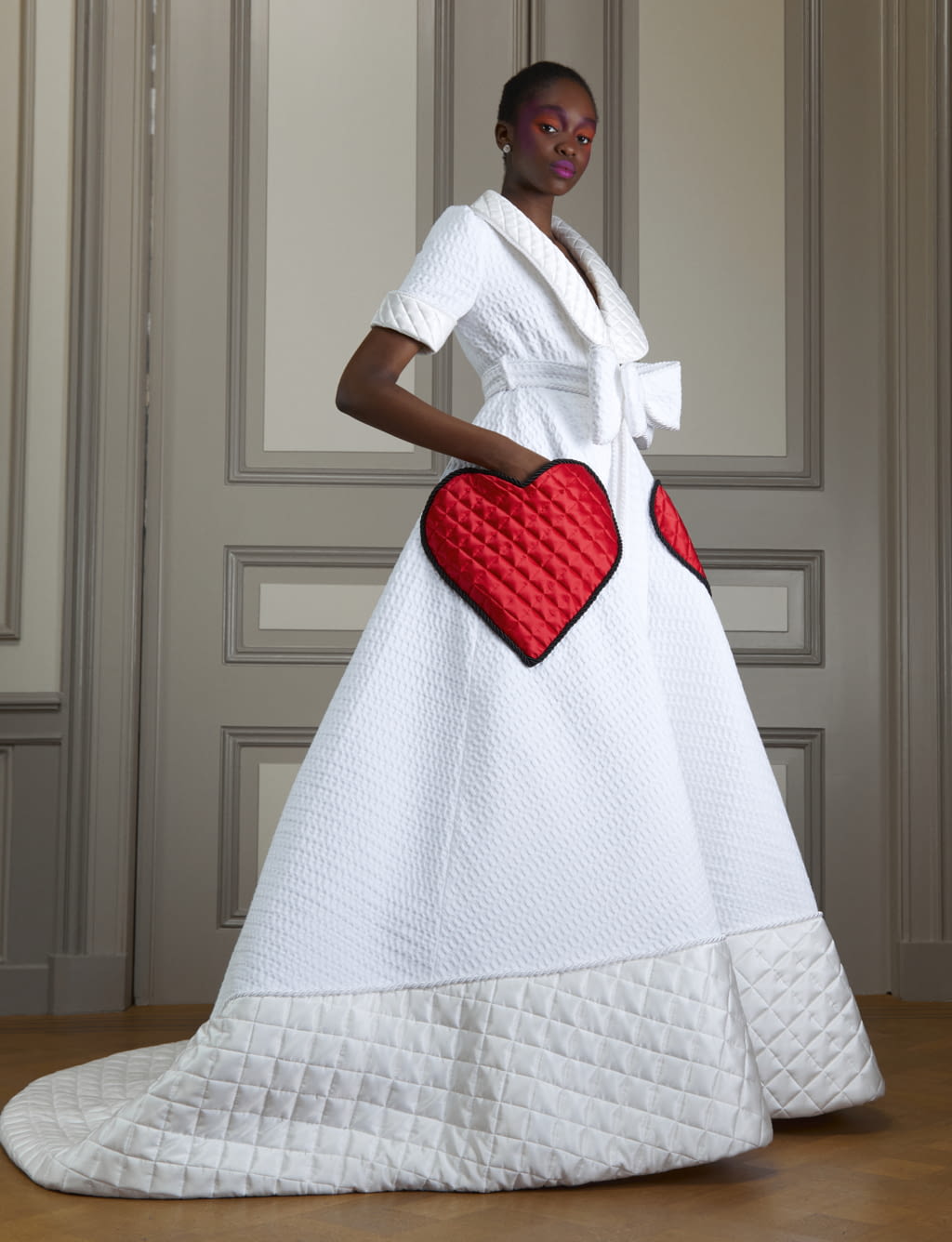 Fashion Week Paris Fall/Winter 2020 look 8 from the Viktor & Rolf collection couture
