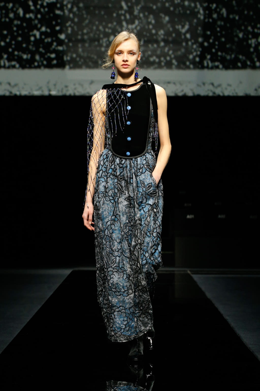 Fashion Week Milan Fall/Winter 2020 look 80 de la collection Giorgio Armani womenswear