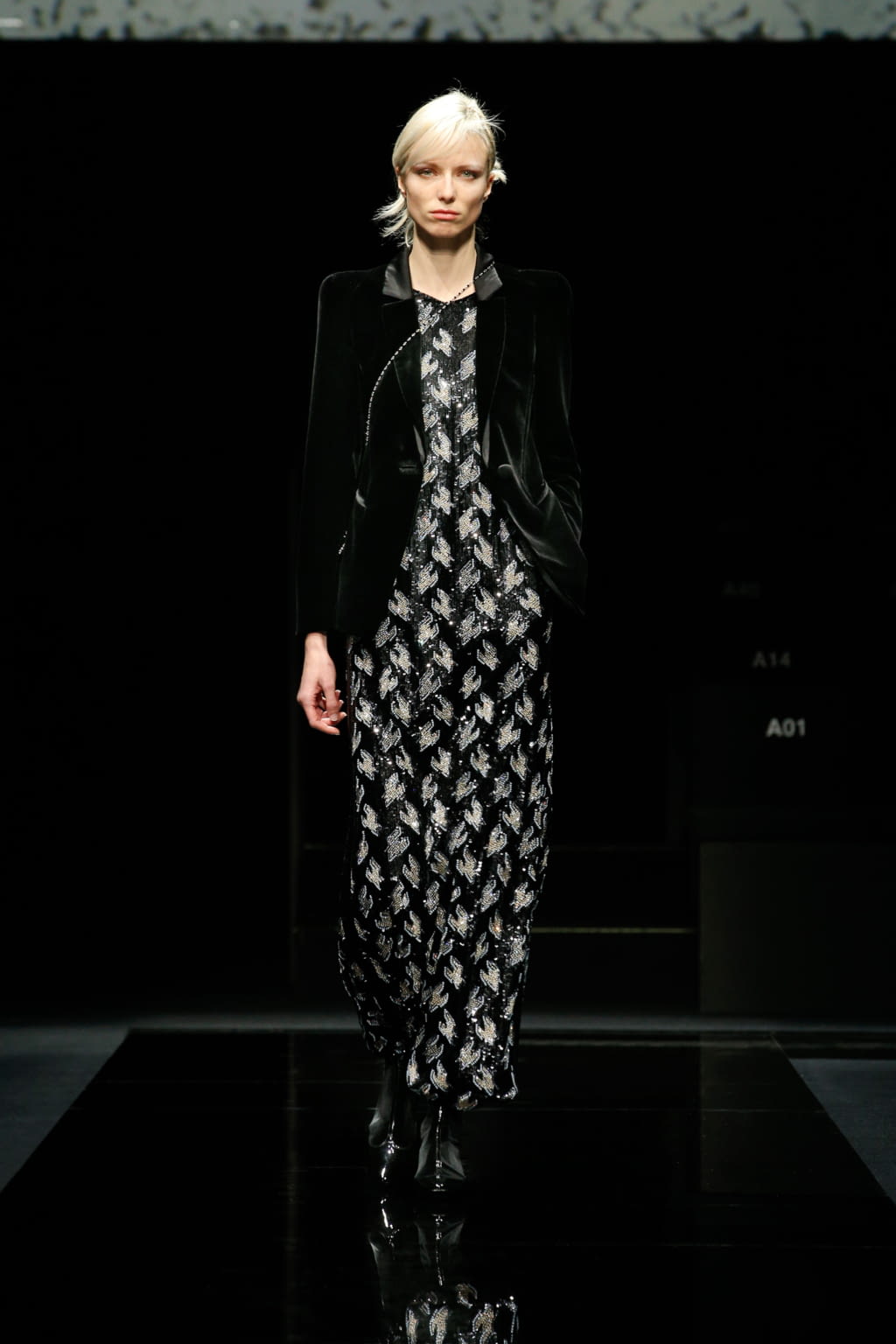 Fashion Week Milan Fall/Winter 2020 look 81 from the Giorgio Armani collection 女装