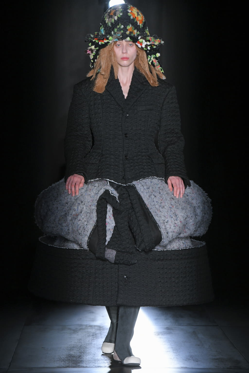 Fashion Week Paris Fall/Winter 2022 look 1 de la collection Comme des Garçons womenswear