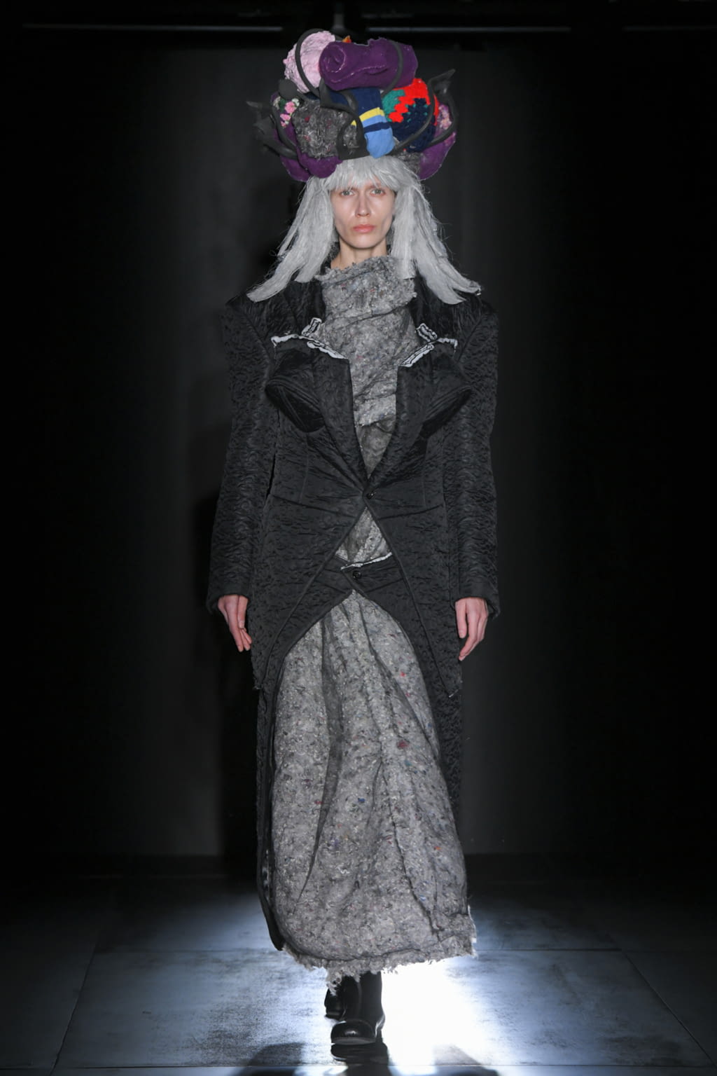 Fashion Week Paris Fall/Winter 2022 look 3 from the Comme des Garçons collection womenswear