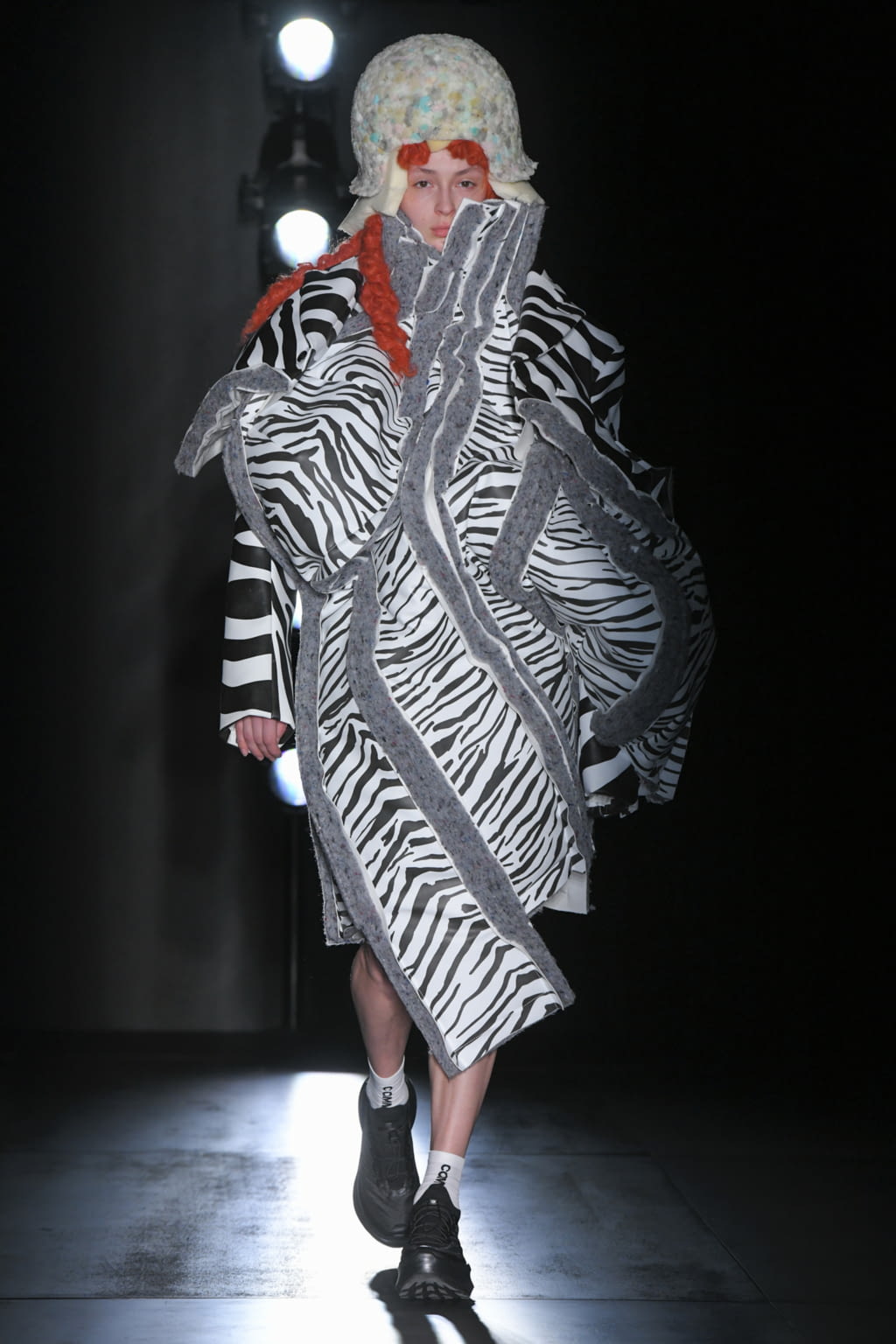 Fashion Week Paris Fall/Winter 2022 look 9 from the Comme des Garçons collection 女装