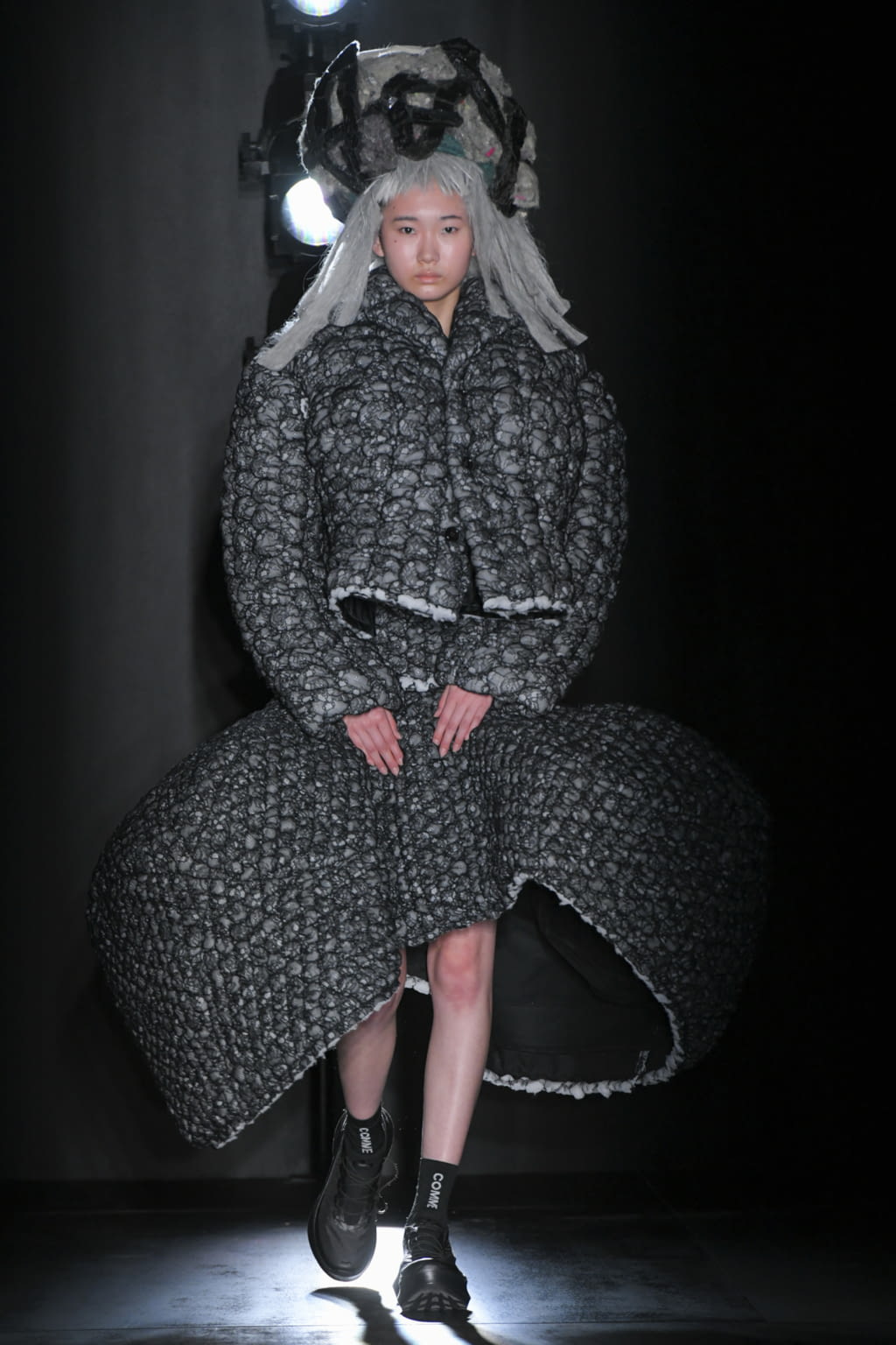 Fashion Week Paris Fall/Winter 2022 look 10 from the Comme des Garçons collection womenswear