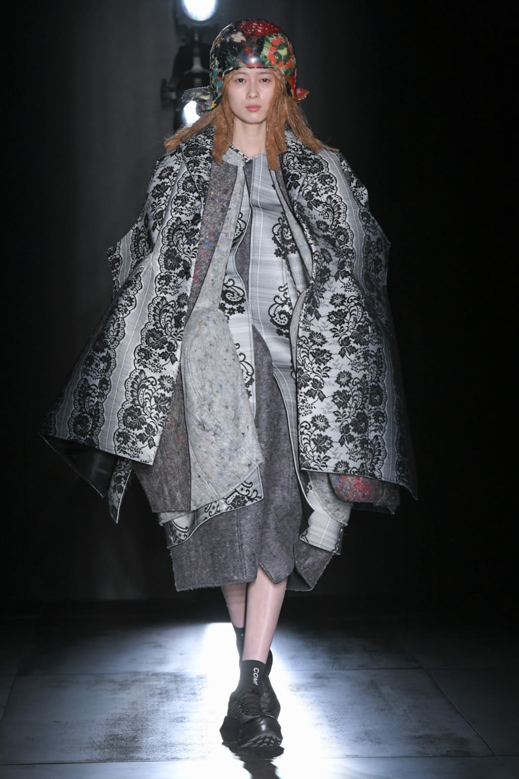 Fashion Week Paris Fall/Winter 2022 look 12 from the Comme des Garçons collection womenswear