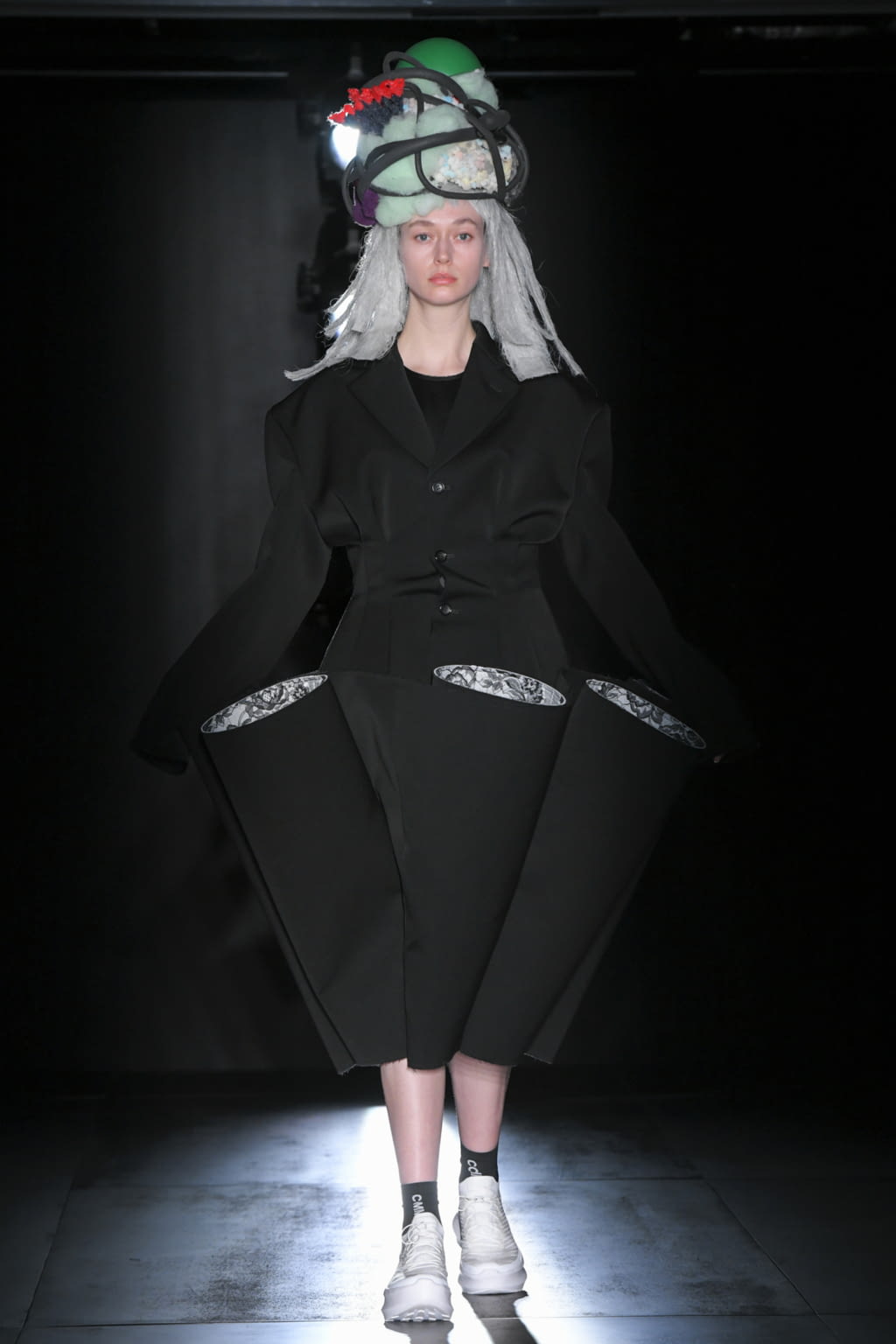 Fashion Week Paris Fall/Winter 2022 look 13 de la collection Comme des Garçons womenswear