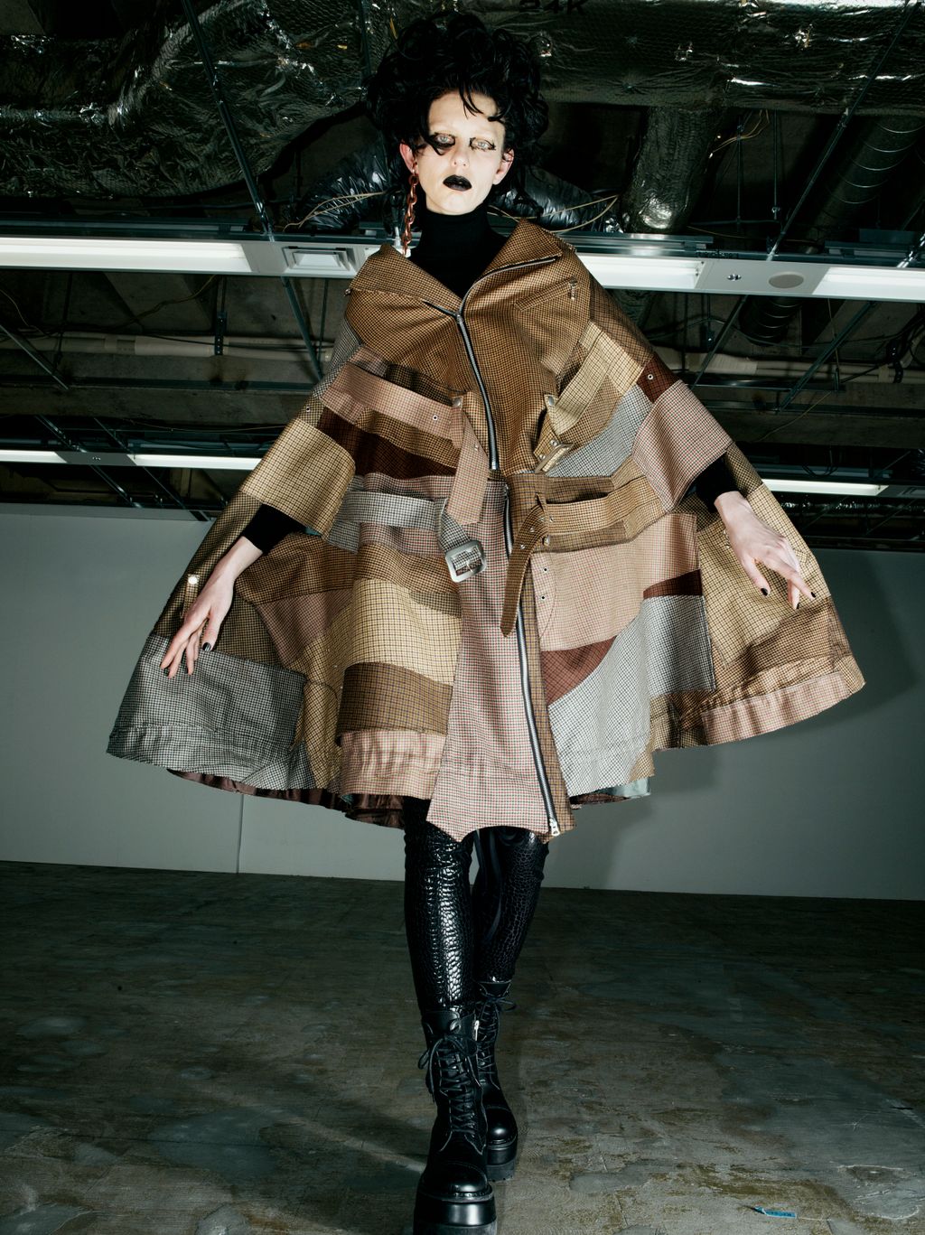 Fashion Week Paris Fall/Winter 2022 look 21 de la collection Junya Watanabe womenswear