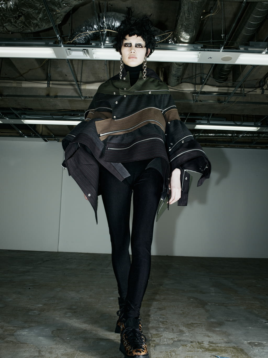Fashion Week Paris Fall/Winter 2022 look 26 from the Junya Watanabe collection womenswear
