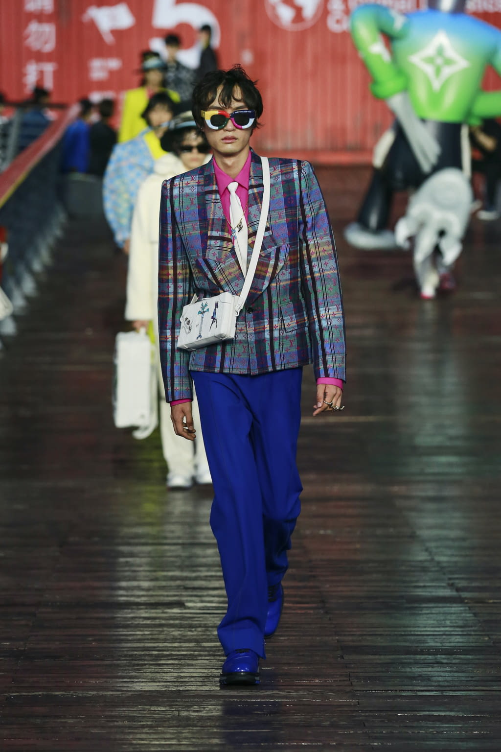 Fashion Week Paris Spring/Summer 2021 look 47 from the Louis Vuitton collection 男装