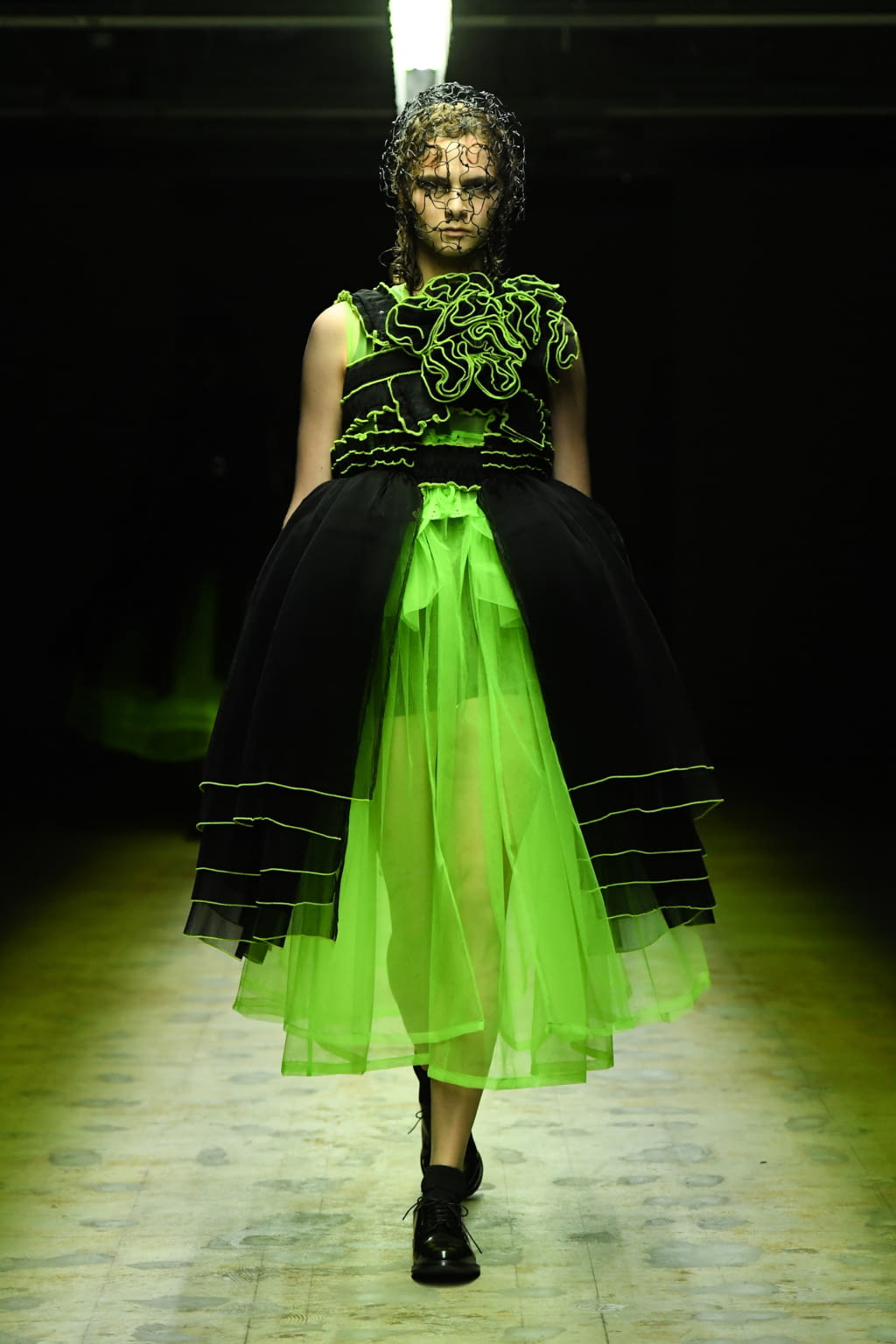 Fashion Week Paris Fall/Winter 2022 look 21 de la collection Noir Kei Ninomiya womenswear