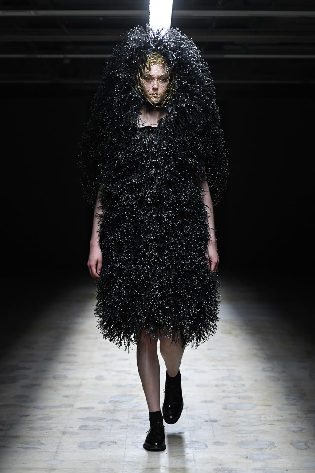Fashion Week Paris Fall/Winter 2022 look 23 from the Noir Kei Ninomiya collection womenswear