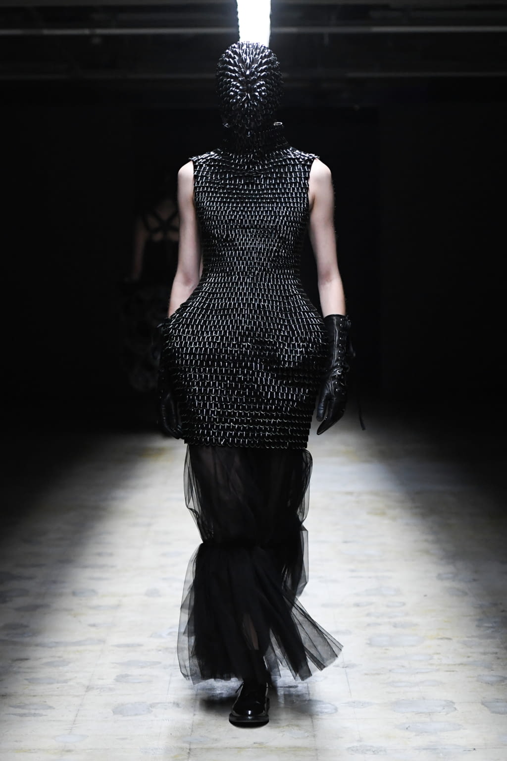 Fashion Week Paris Fall/Winter 2022 look 26 from the Noir Kei Ninomiya collection womenswear