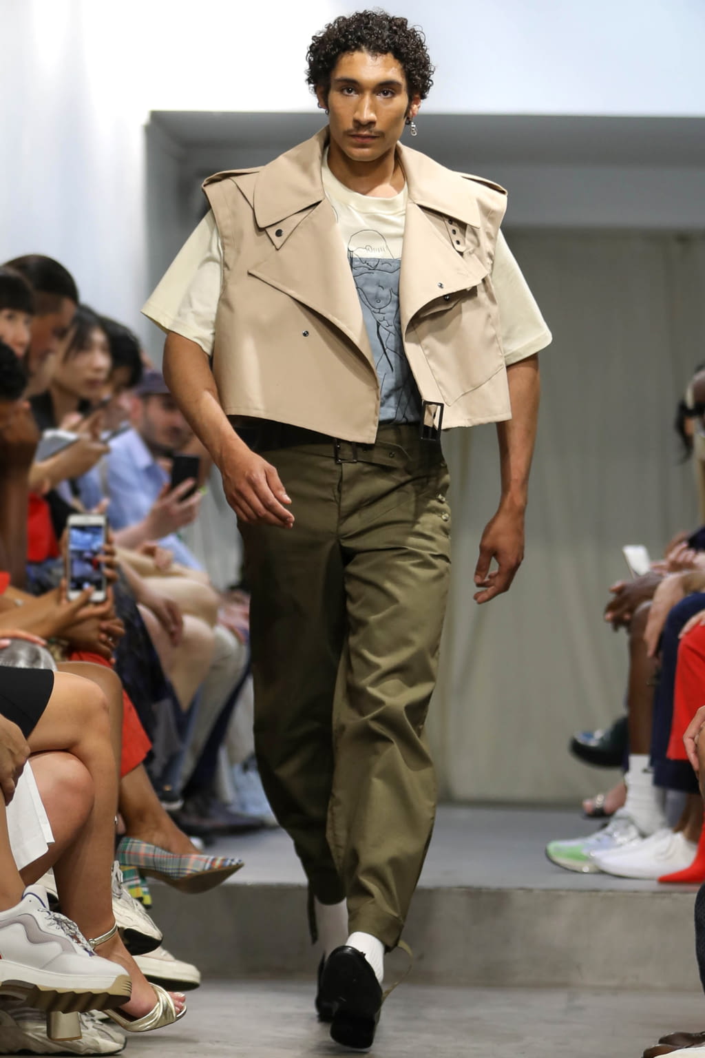 Fashion Week Paris Spring/Summer 2020 look 28 from the Bluemarble collection 男装