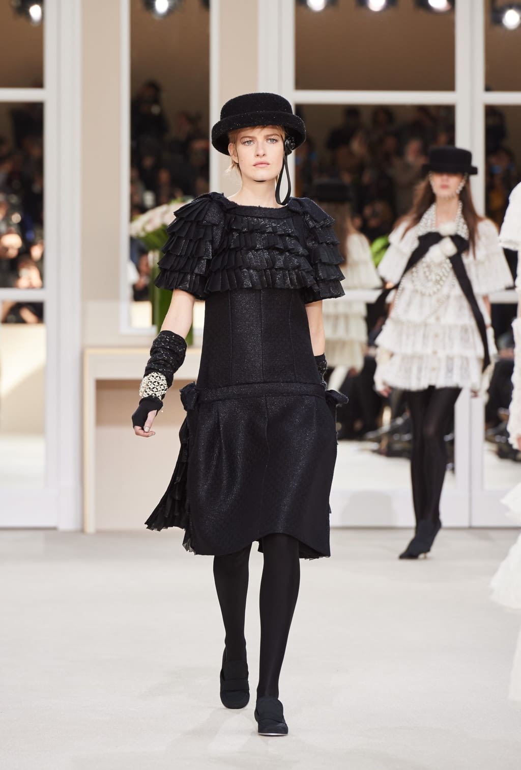 Fashion Week Paris Fall/Winter 2016 look 86 from the Chanel collection womenswear