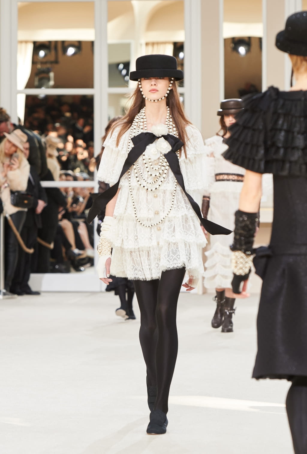 Fashion Week Paris Fall/Winter 2016 look 87 from the Chanel collection womenswear