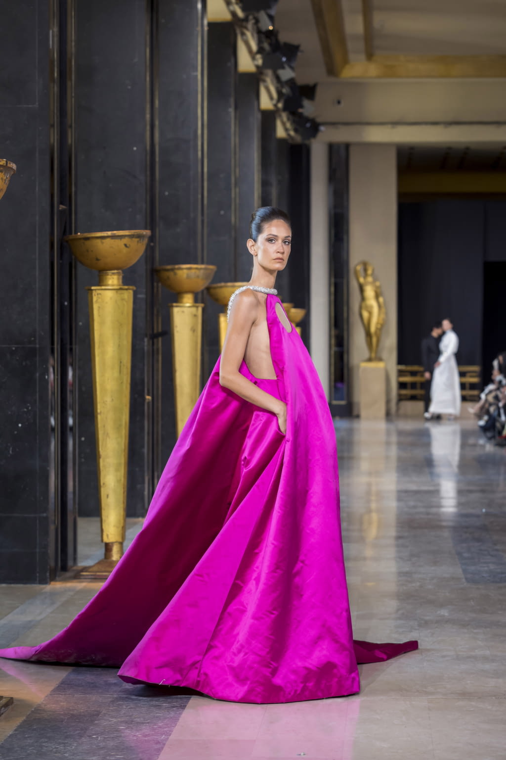 Fashion Week Paris Spring/Summer 2020 look 9 from the Stephane Rolland collection couture