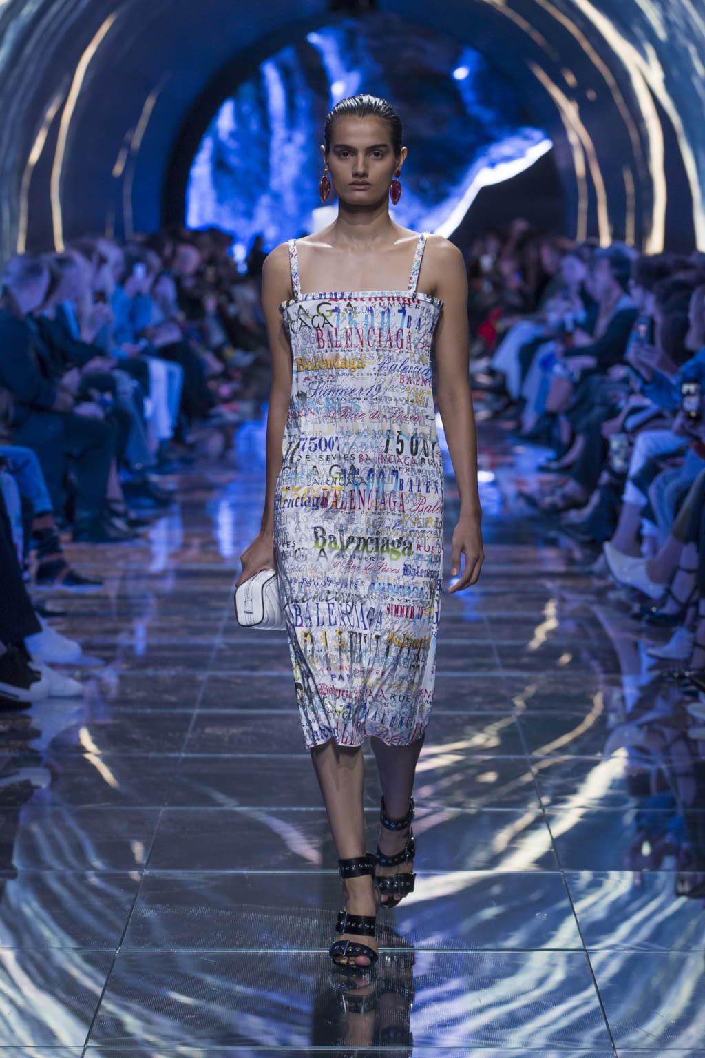 Fashion Week Paris Spring/Summer 2019 look 10 de la collection Balenciaga womenswear