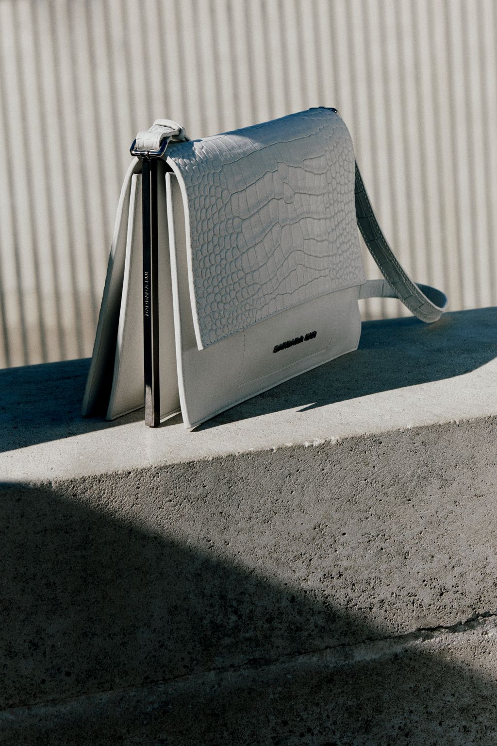 Fashion Week Paris Fall/Winter 2022 look 9 from the Barbara Bui collection womenswear accessories