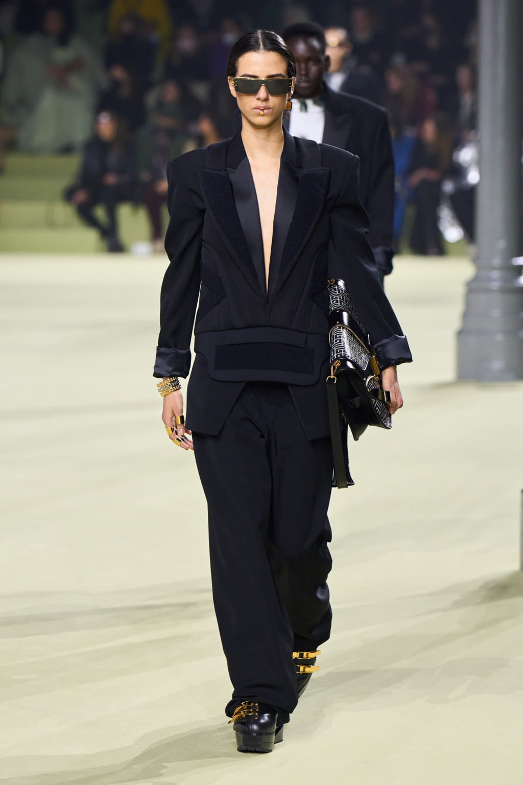 Fashion Week Paris Fall/Winter 2022 look 92 from the Balmain collection womenswear