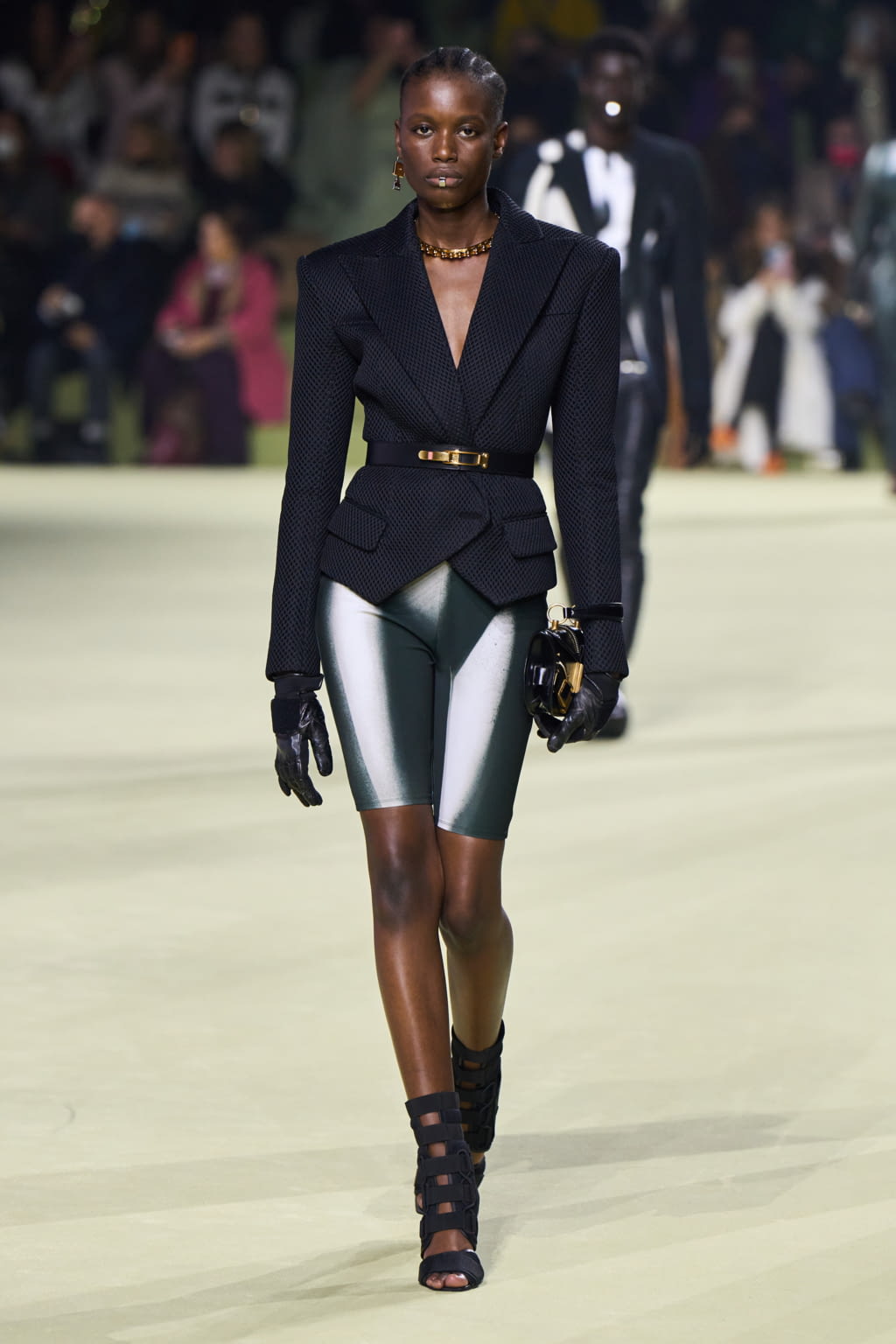 Fashion Week Paris Fall/Winter 2022 look 96 from the Balmain collection womenswear