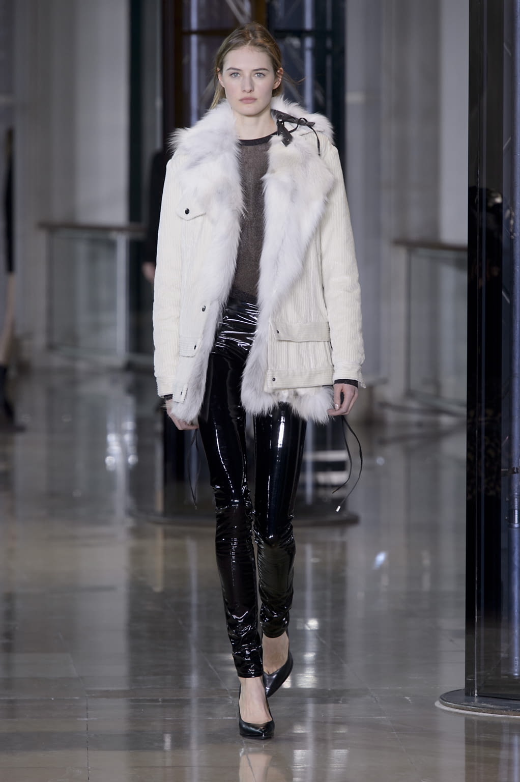 Fashion Week Paris Fall/Winter 2016 look 33 from the Anthony Vaccarello collection 女装