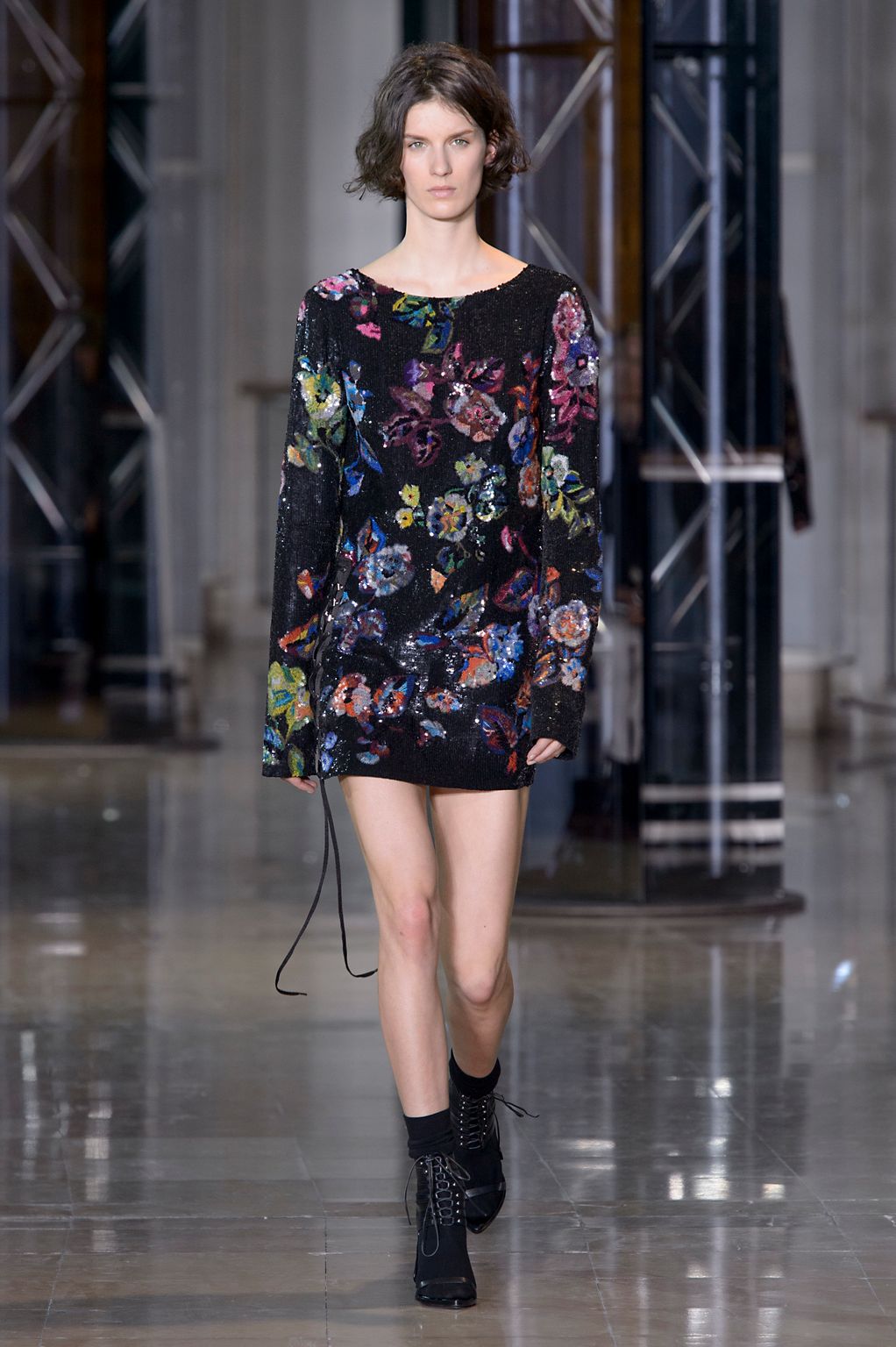 Fashion Week Paris Fall/Winter 2016 look 45 de la collection Anthony Vaccarello womenswear