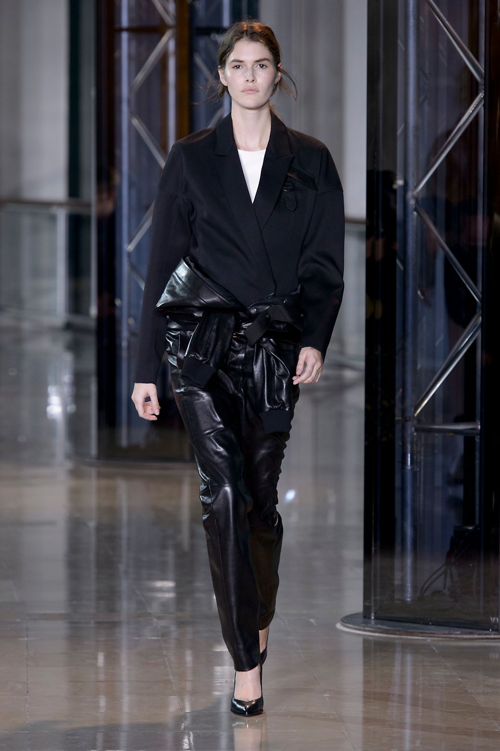 Fashion Week Paris Fall/Winter 2016 look 7 from the Anthony Vaccarello collection 女装