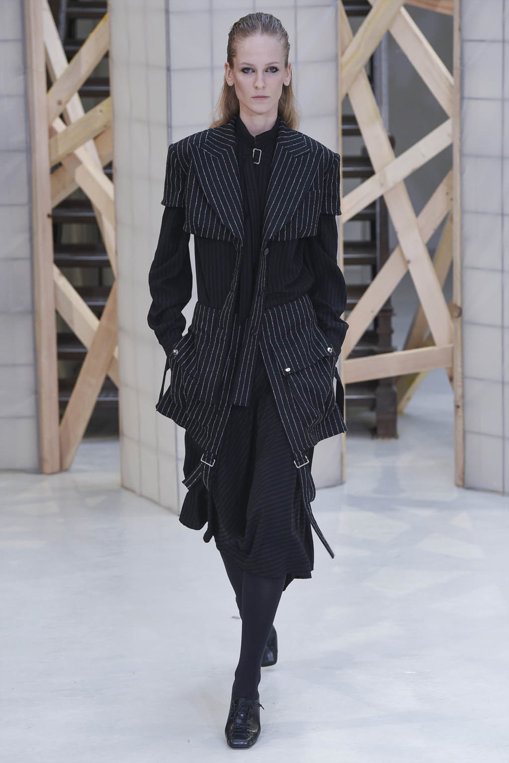 Fashion Week Paris Fall/Winter 2017 look 5 from the Aalto collection womenswear
