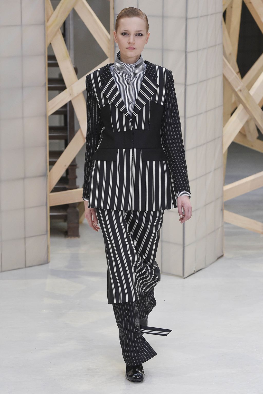 Fashion Week Paris Fall/Winter 2017 look 6 from the Aalto collection womenswear