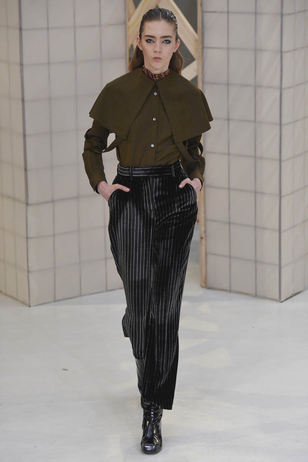 Fashion Week Paris Fall/Winter 2017 look 10 from the Aalto collection womenswear