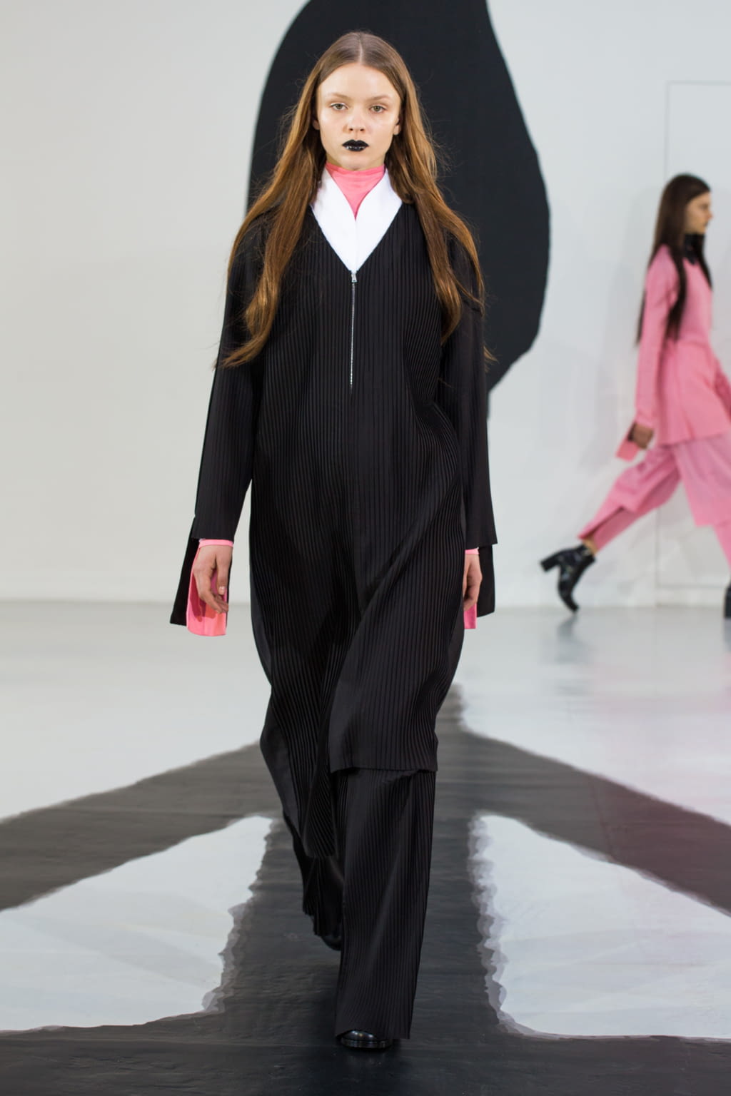 Fashion Week Paris Fall/Winter 2016 look 16 from the Aalto collection womenswear