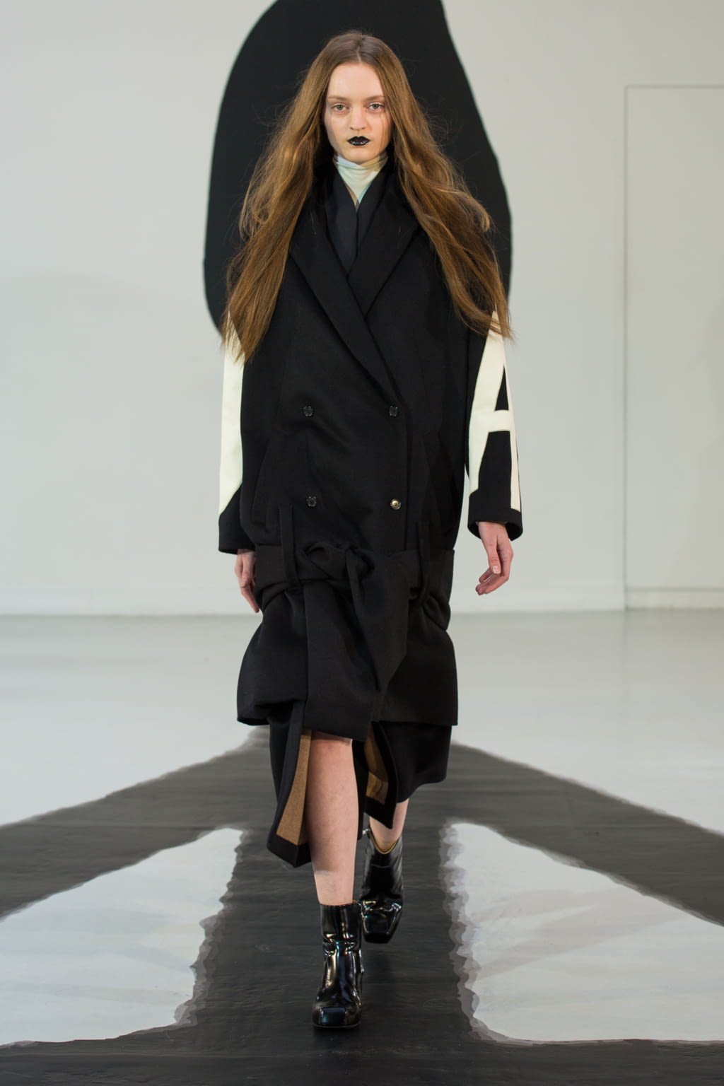 Fashion Week Paris Fall/Winter 2016 look 19 from the Aalto collection 女装