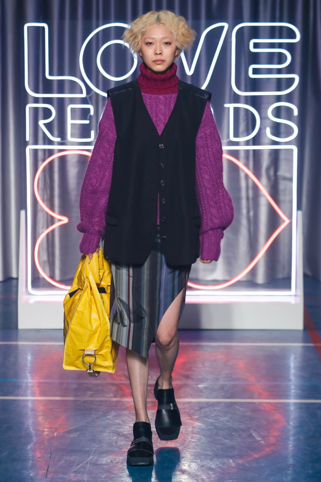 Fashion Week Paris Fall/Winter 2018 look 13 from the Aalto collection womenswear