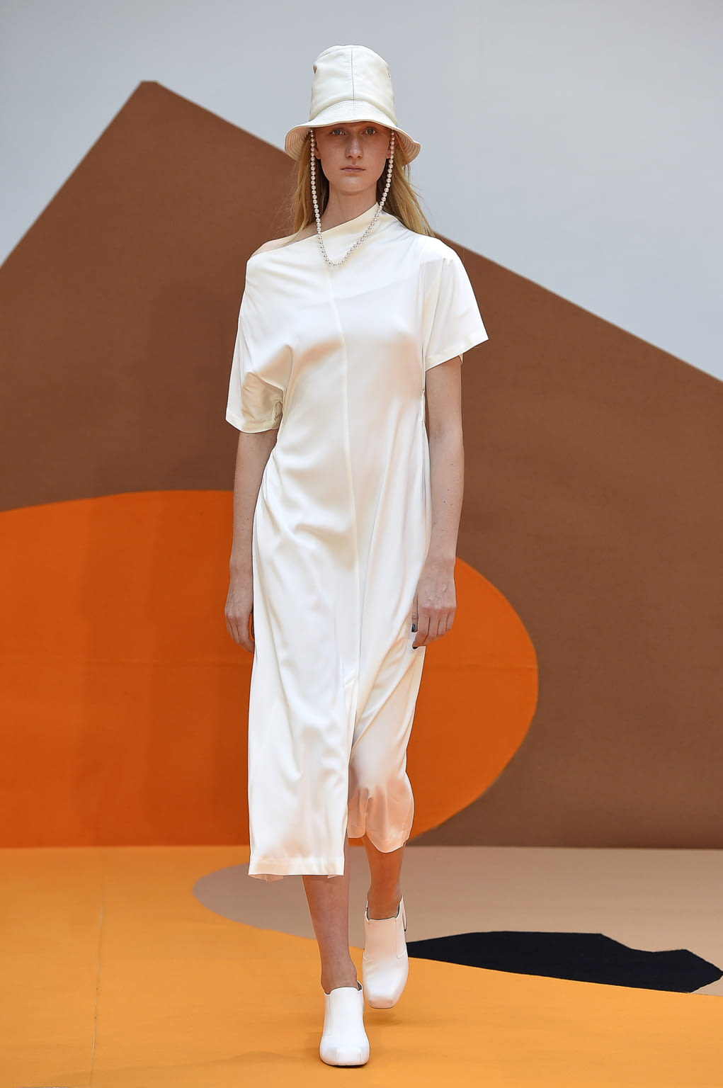 Fashion Week Paris Spring/Summer 2017 look 2 from the Aalto collection womenswear